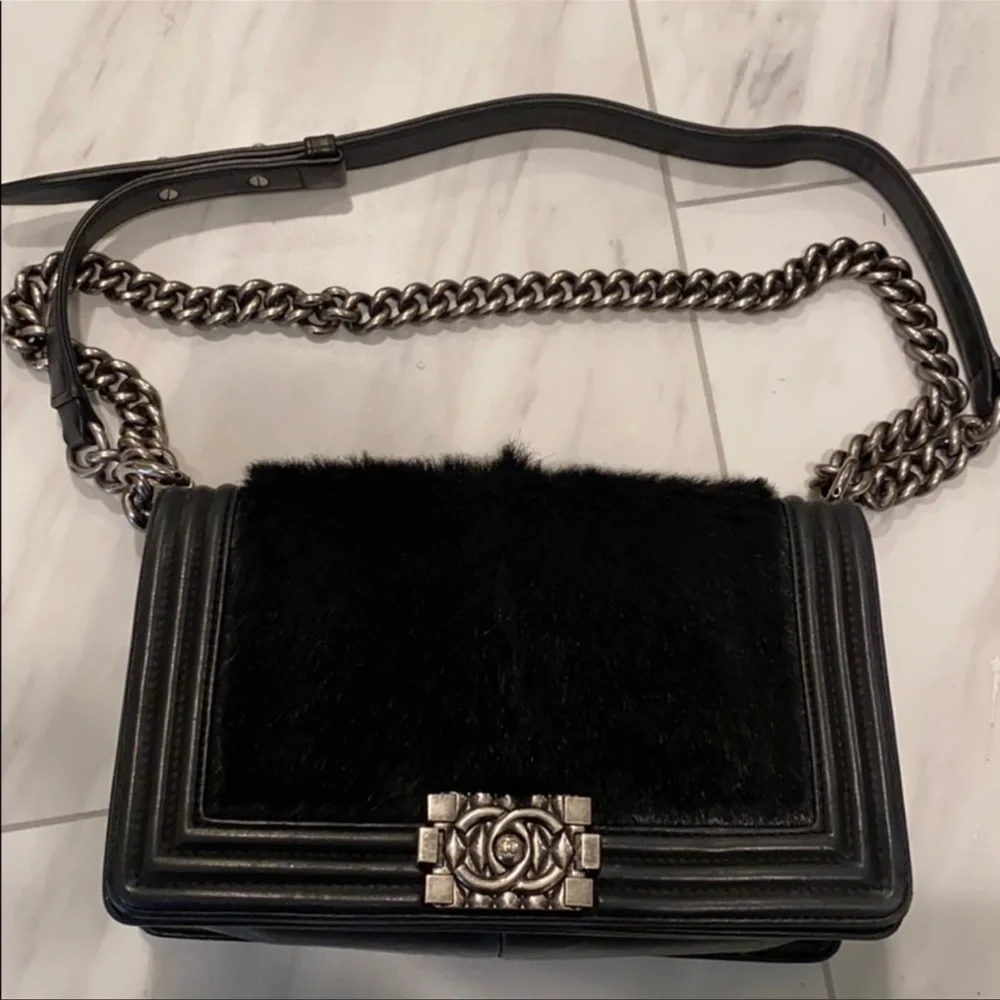 Chanel bag with fur‎